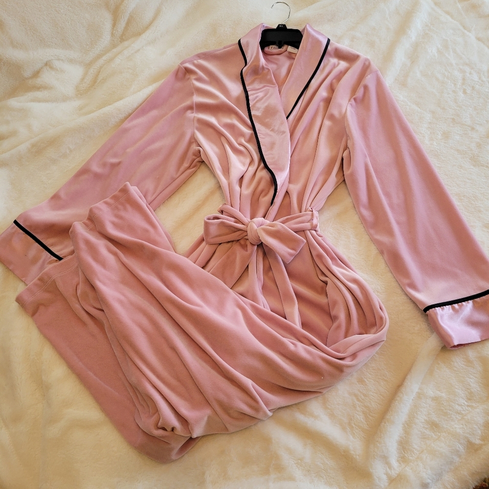 Gilligan O'Malley Soft Long Velvet and Satin Robe with Belt Size L/XL
